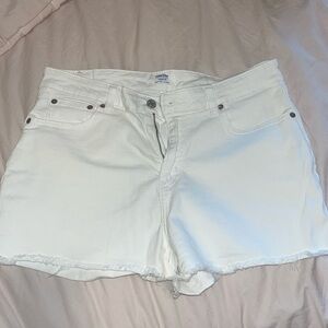 Levi white denim stretch shorts. Size 16.